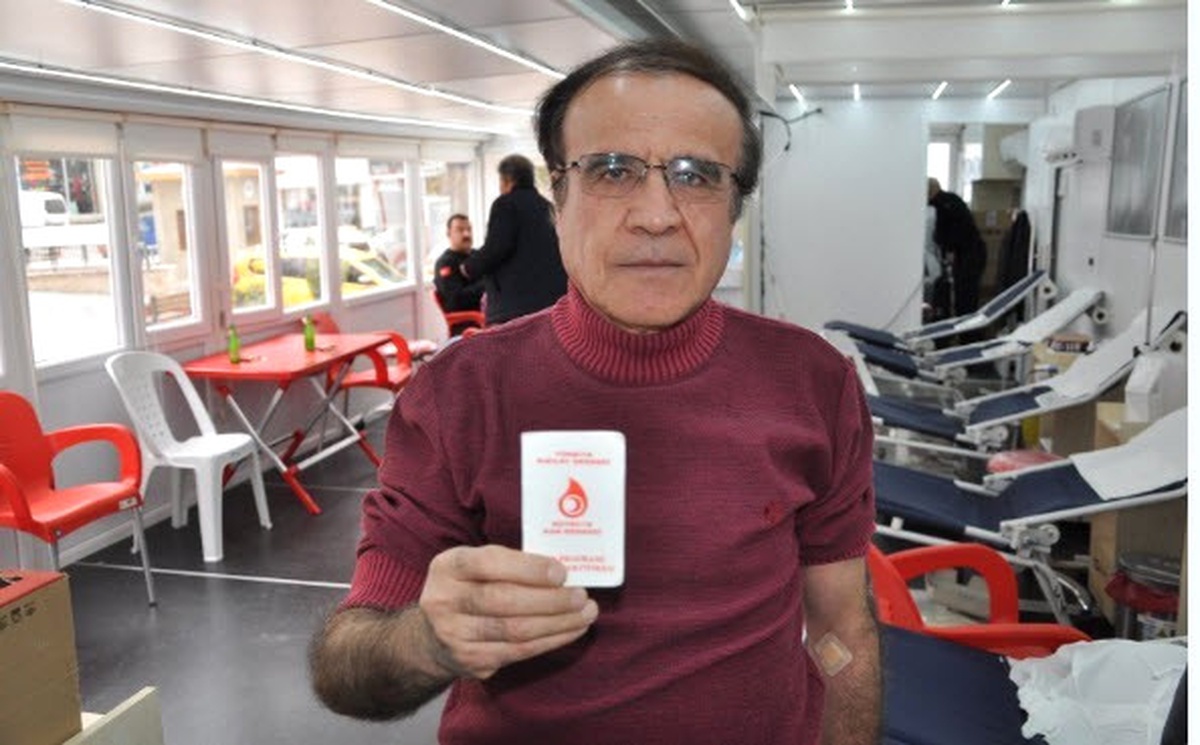 Emekli Bankacı, Kızılay\'ın Daimi Kan Bağışçısı