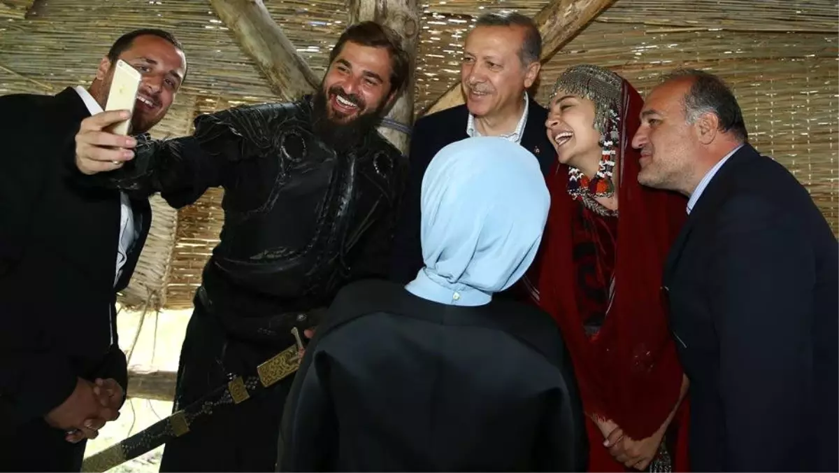 Erdoğan, Diriliş Ertuğrul\'a Övgüler Dizdi: Torunlarım Tekrarını Bile İzliyor