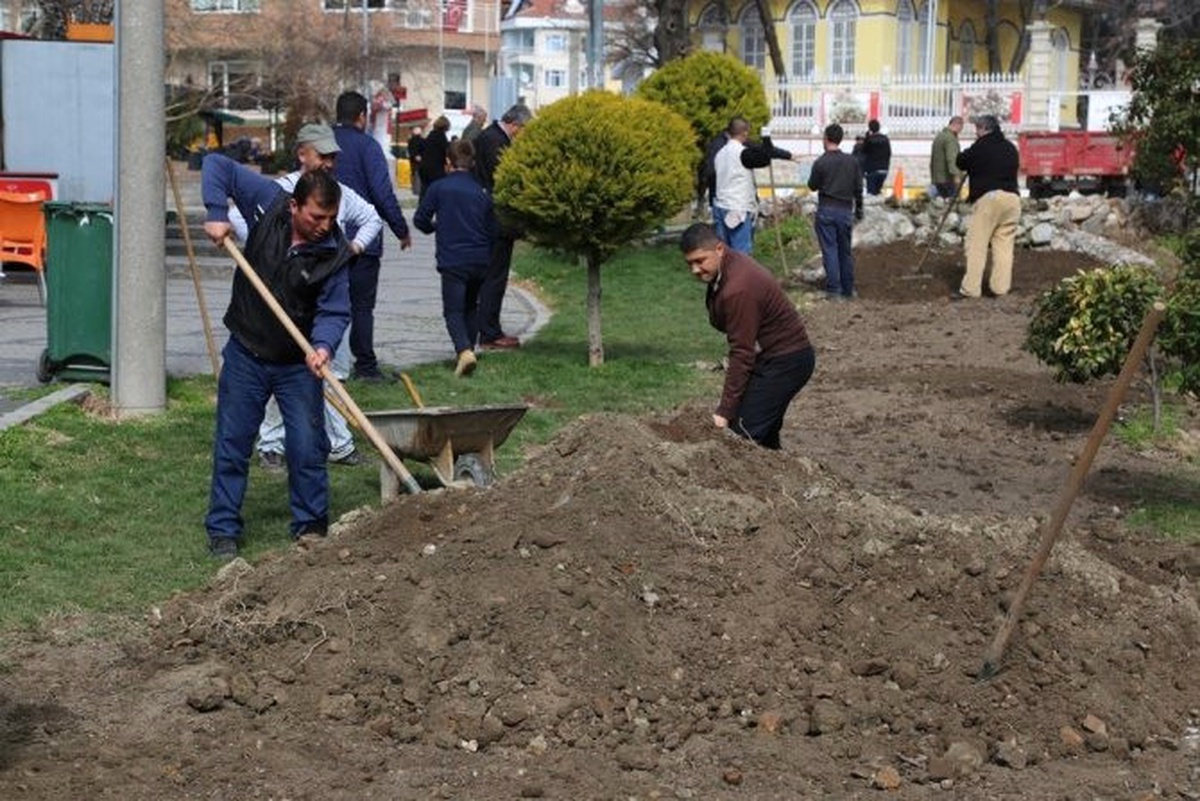 Eski Cami Önündeki Havuzlar Toprakla Kapatıldı