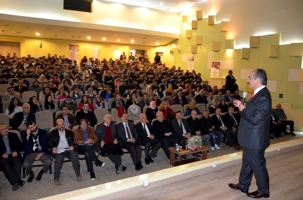 Etkili İletişim ve Beden Dili Konferansı Düzenlendi