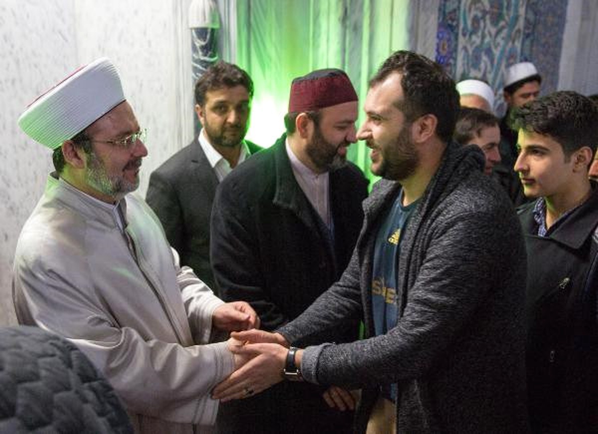 Görmez, Şanlıurfa\'da Sabah Namazı Kıldırdı