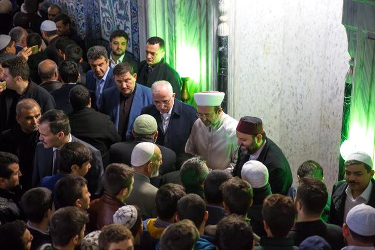 Görmez, Şanlıurfa\'da Sabah Namazı Kıldırdı
