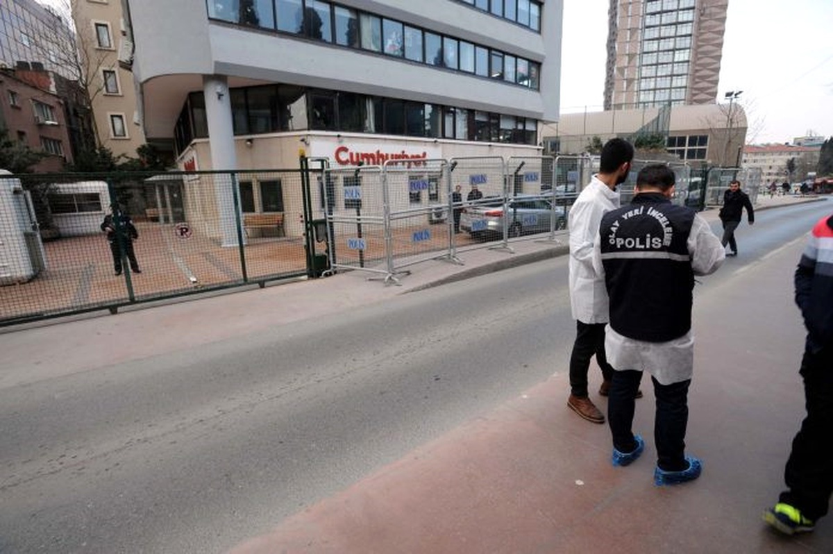 (Güvenlik Kamerası) Cumhuriyet Gazetesi\'nin Bulunduğu Sokakta Silah Sesleri