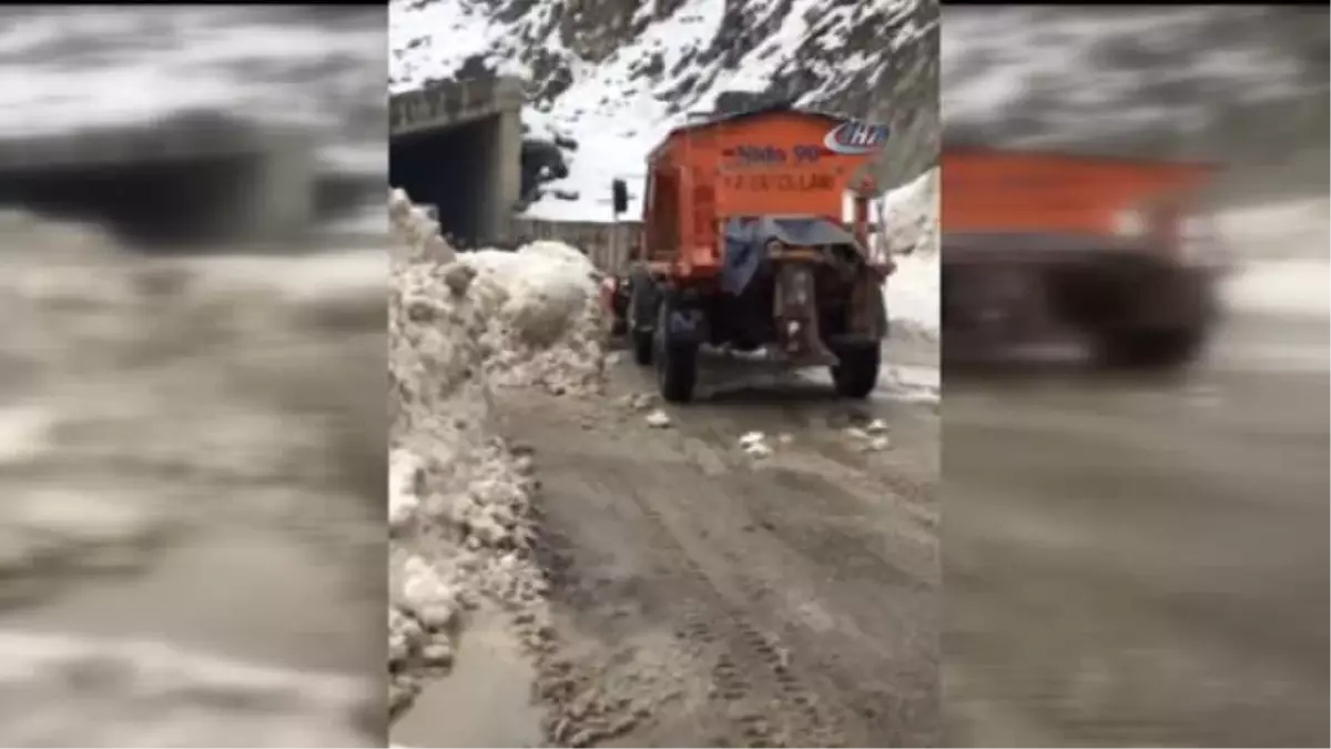 Hakkari - Van Karayoluna Çığ Düştü