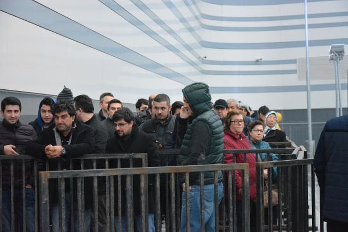 İndirimli Elektronik Ürün Kuyruğu