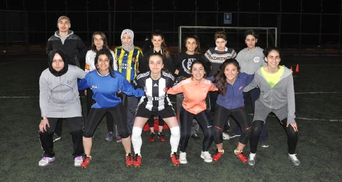 Bursa\'da Futbola Kadın Eli Değdi, İlk Kadın Futbol Takımı Çalışmalara Başladı