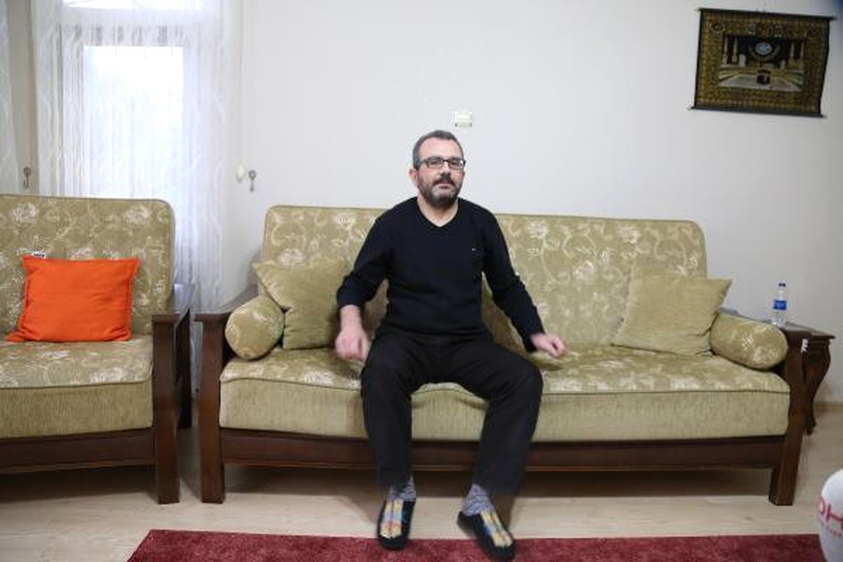 Kaldırıma Tüküren Karikatüristi Uyarınca Yumruk Yedi