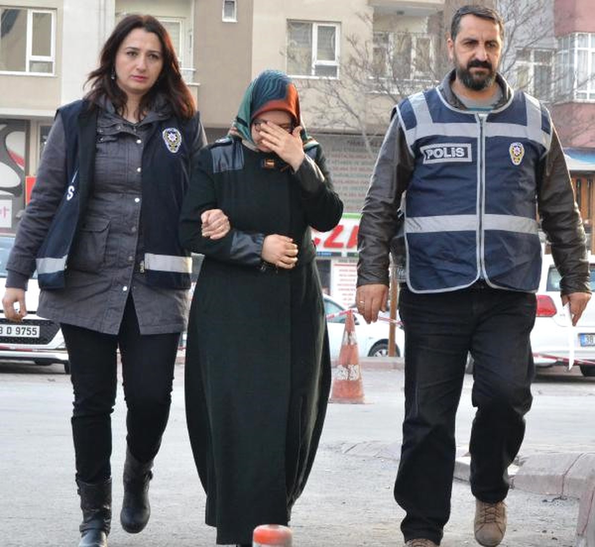 Kayseri\'de Fetö\'den 33 Kadın Ögretmene Gözaltı