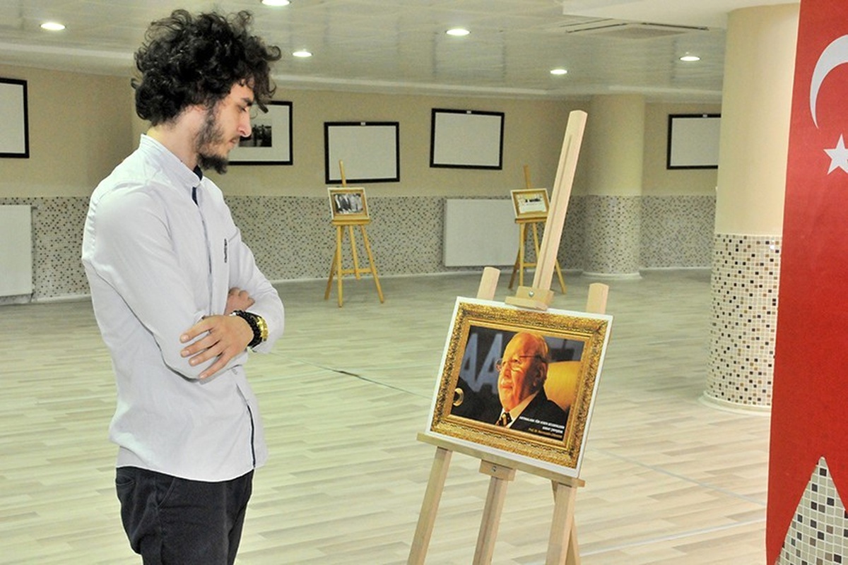 Kmü\'de Necmettin Erbakan Anısına Fotoğraf Sergisi Düzenlendi