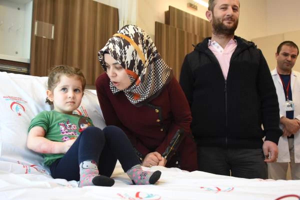 Küçük Rabia\'nın Yanan Kolu Kesilmekten Kurtarıldı