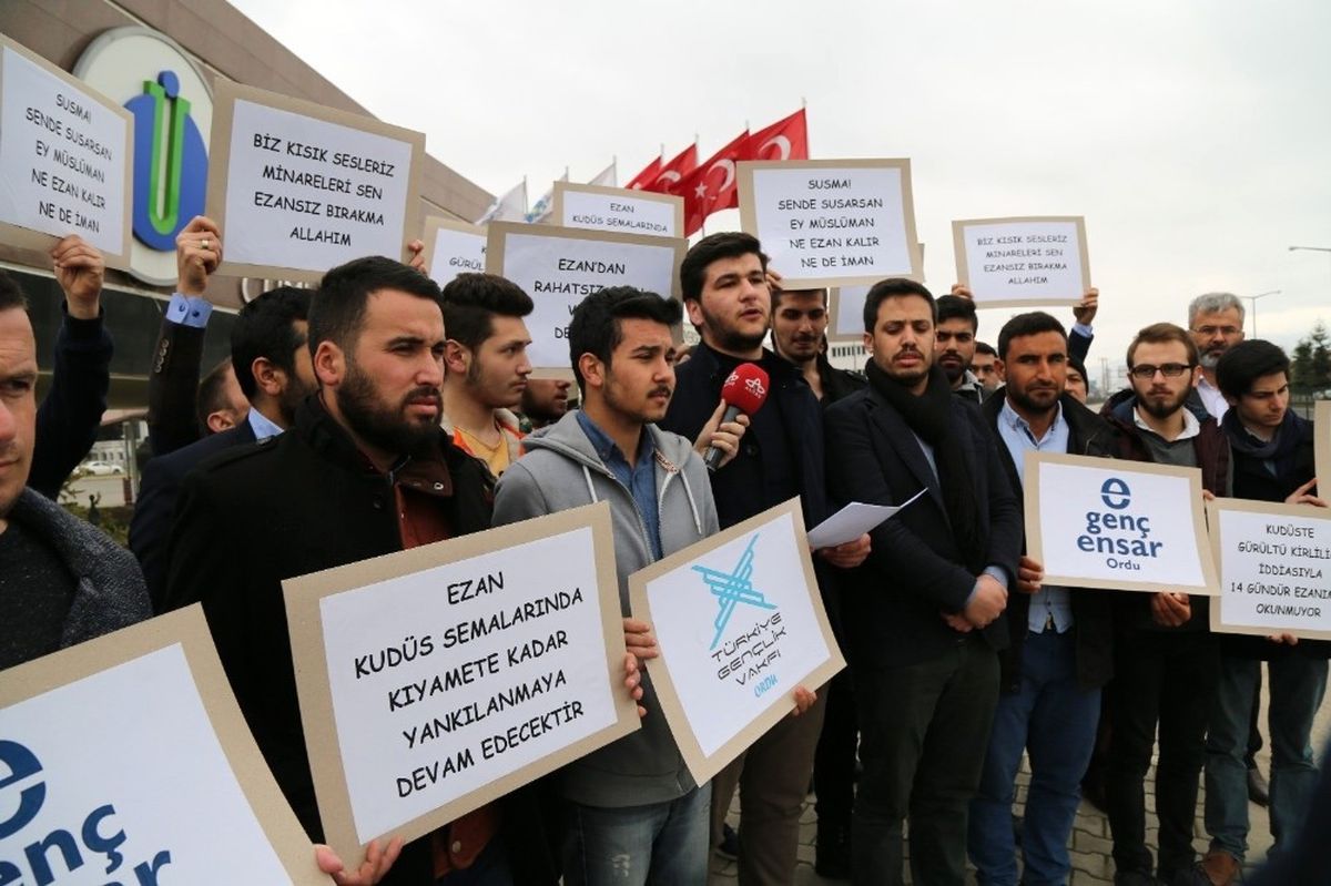 Kudüs\'te Ezan Yasağına Gençlerden Protesto