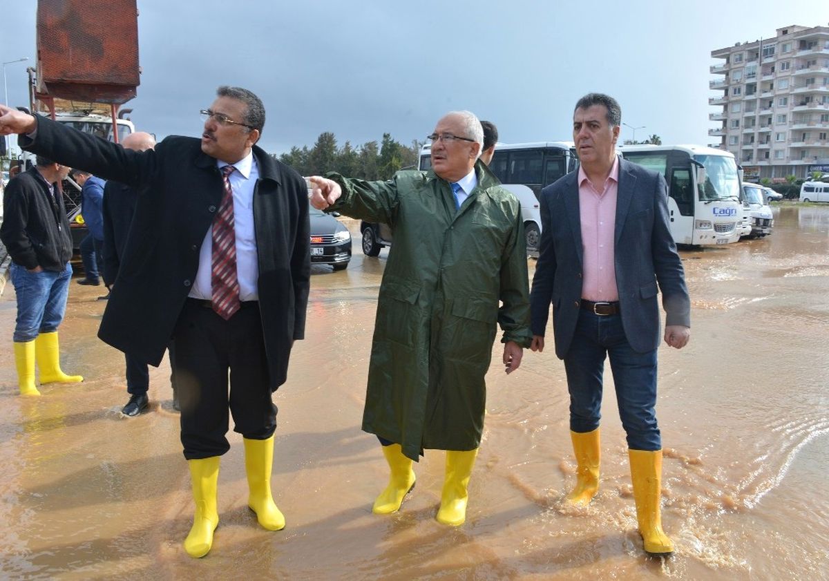 Mersin\'de Sağanak Yağış Etkili Oldu