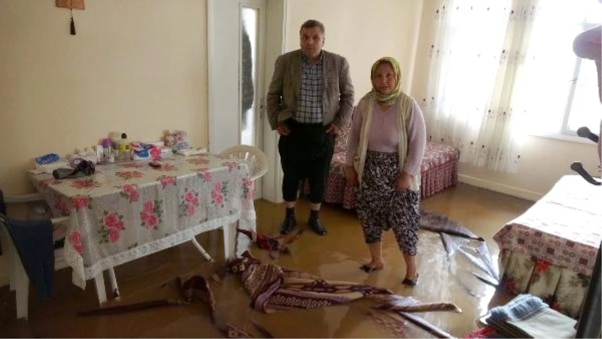 Mersin\'de Şiddetli Yağış Nedeniyle Okullar Tatil Edildi (2)