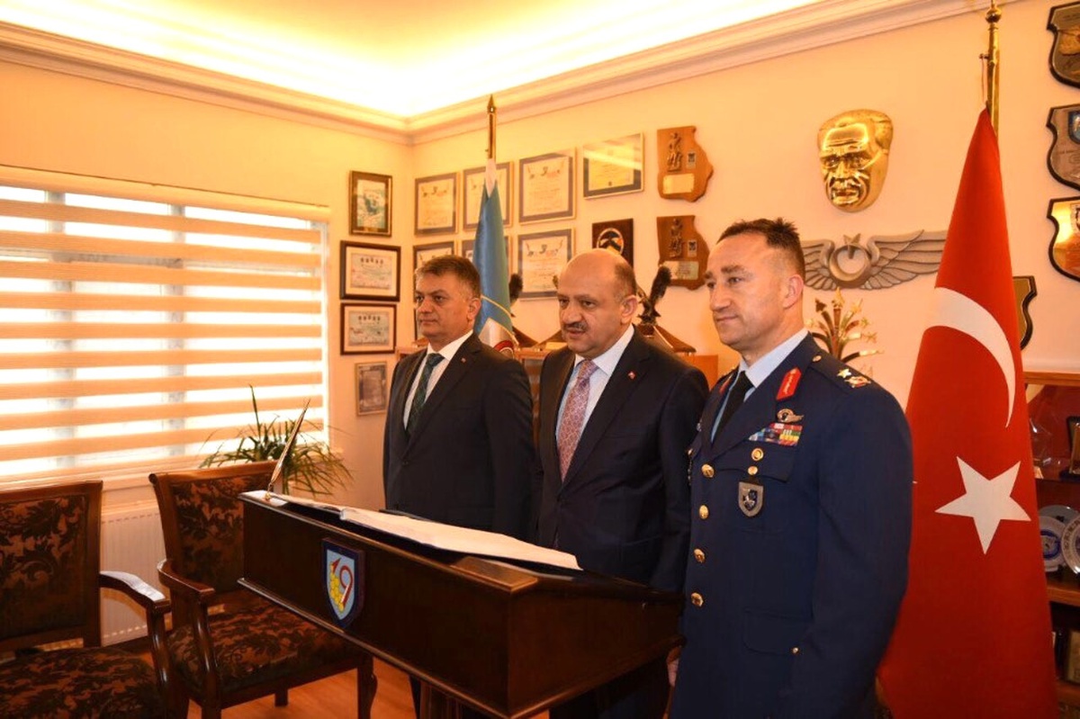 Milli Savunma Bakanı Fikri Işık\'tan Mümbiç Açıklaması Açıklaması