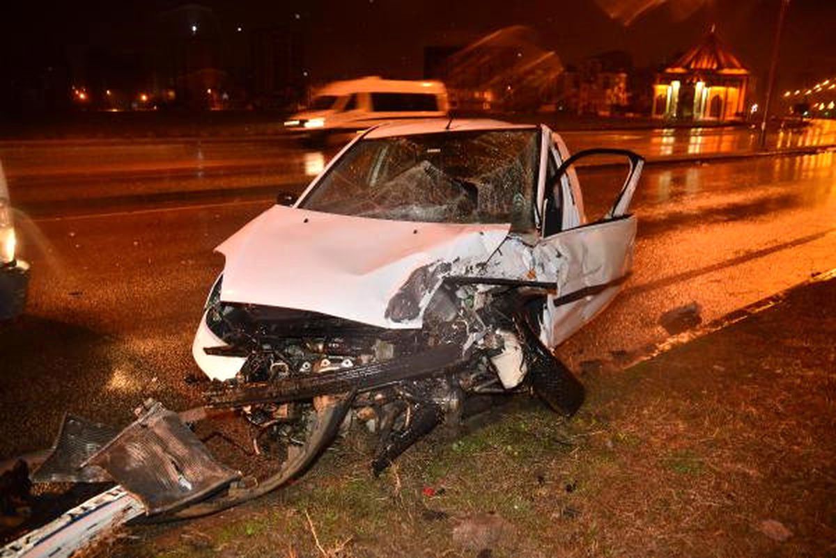 Otomobil ile Tır Çarpıştı: 2 Yaralı