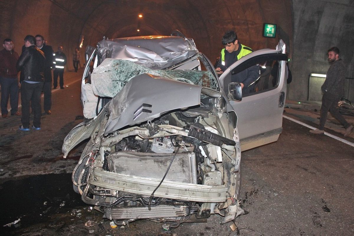 Rize\'de Trafik Kazası: 2 Ölü