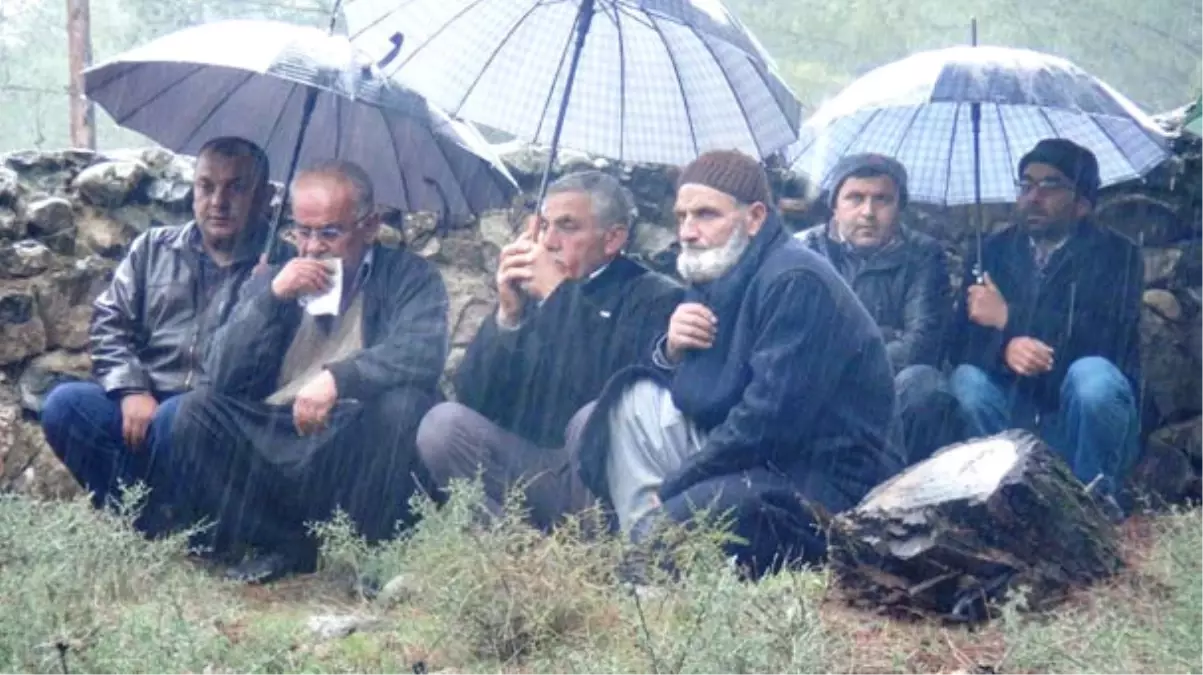 Selde Kayboldu, Sağanak Yağışta Defnedildi