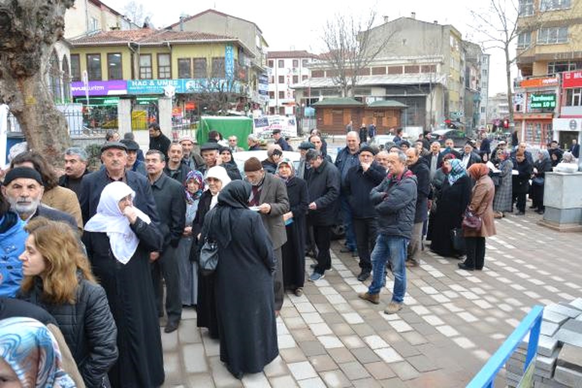 Sistem Arızası Yüzünden Hacı Adayları Kuyrukta Bekledi