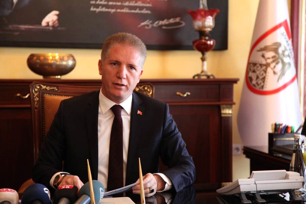 Sivas Valisi Gül\'den Esnaf Odasına Ziyaret