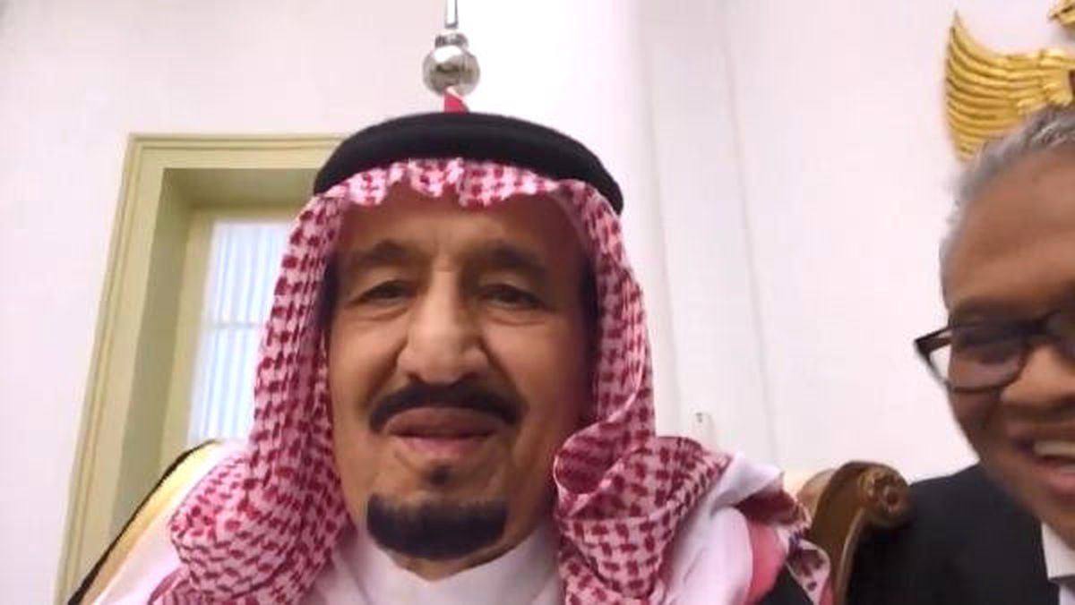 Suudi Kralı, Endonezya Devlet Başkanıyla Selfie Video Yayınladı