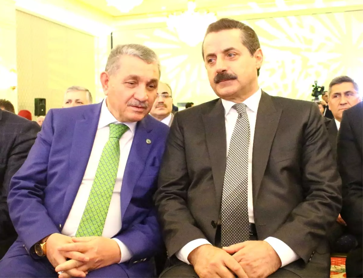 Tankın Azameti Halkın Cesareti Karşısında Yerle Yeksan Oldu"