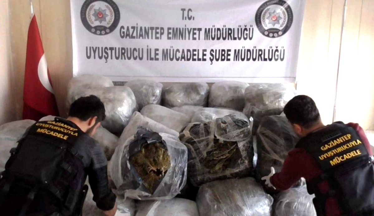 Tır Dorsesinde 1 Ton Uyuşturucu Ele Geçirildi