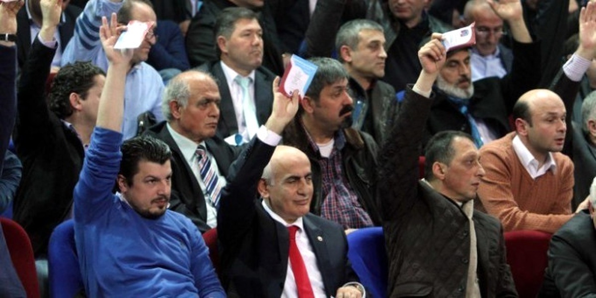 Trabzonspor\'da Genel Kurul Tartışması