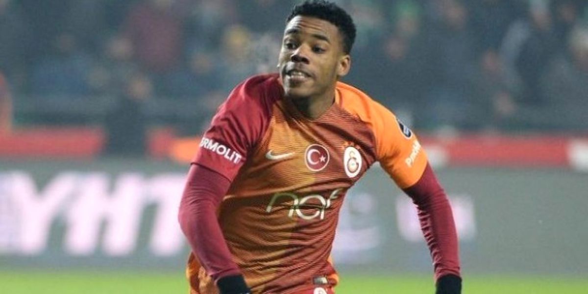 Transfer Olan Kulübeye Oturuyor!