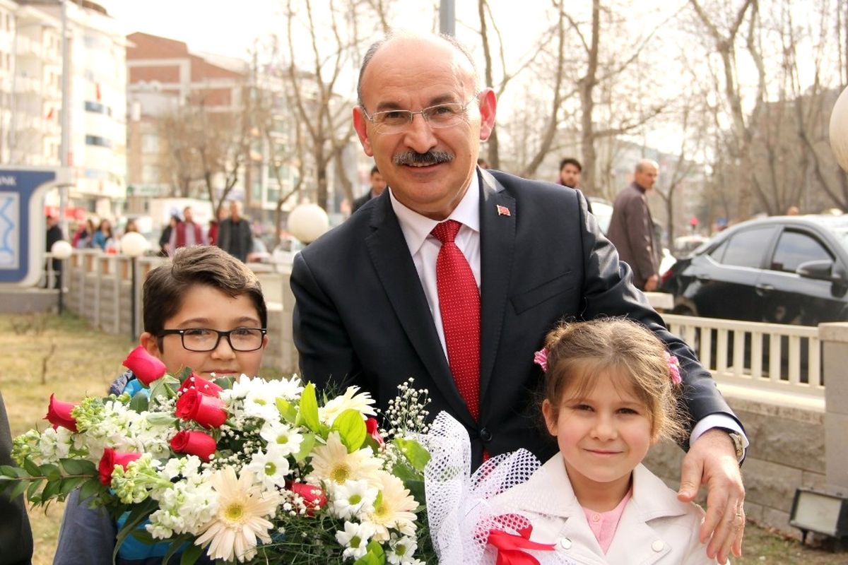 Vali Yaşar Karadeniz, Görevine Başladı