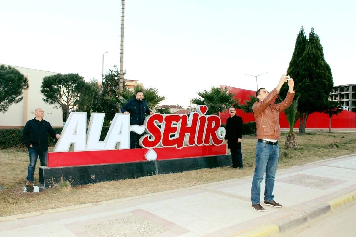 Alaşehir Belediyesi\'nden "Çek Gönder" Projesi