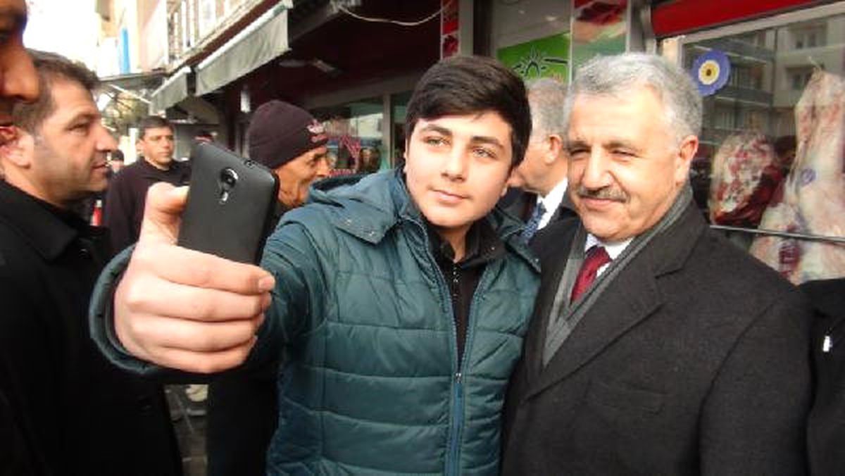 Bakan Arslan\'dan Sancaktepe\'de Esnaf Ziyareti