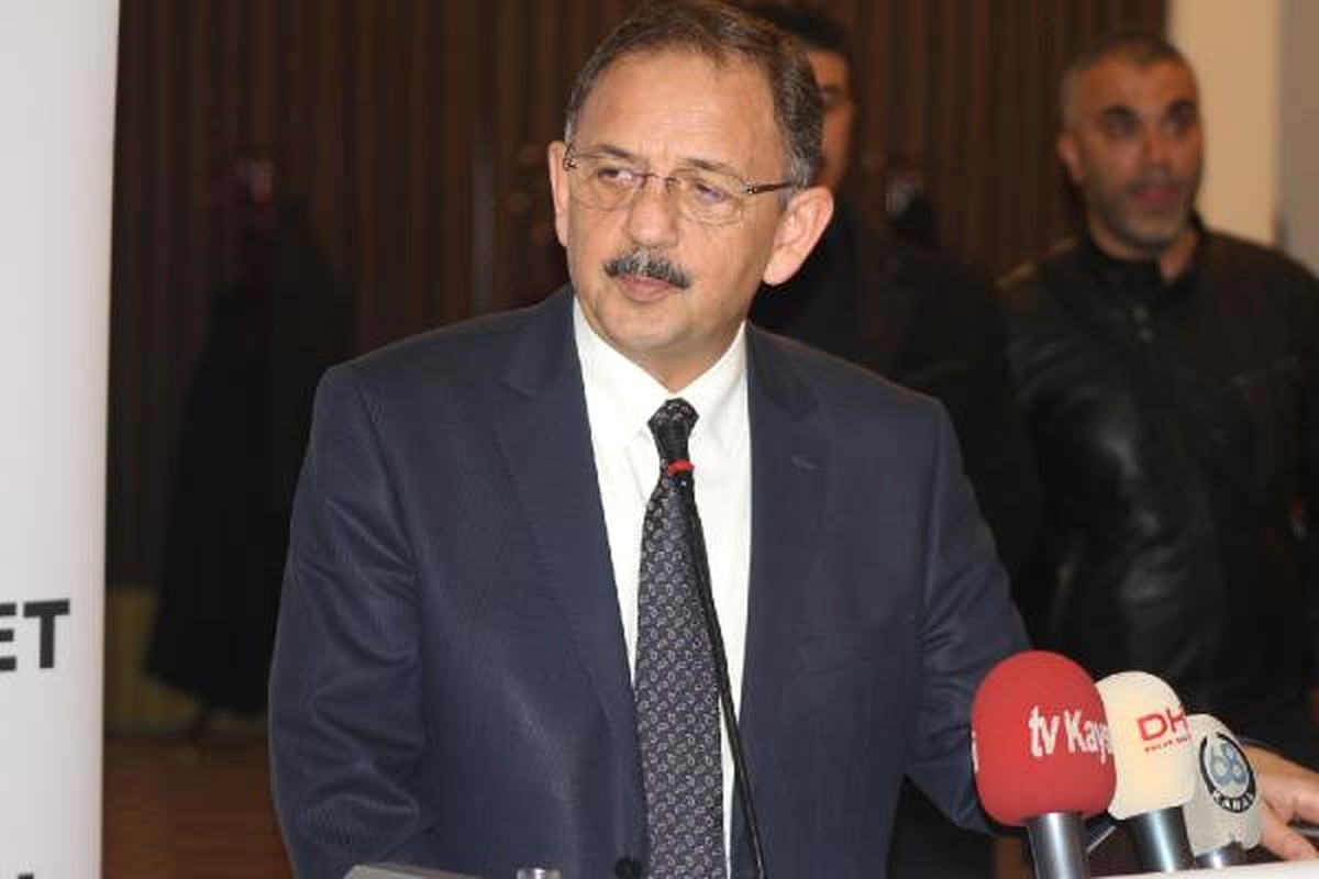 Bakan Özhaseki, Ömer Halisdemir\'in Kabrini Ziyaret Etti (3)
