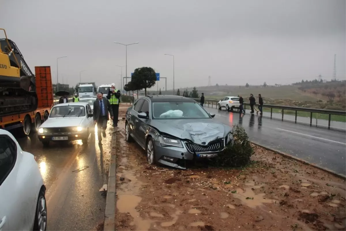 Bakanı Karşılamaya Giden Konvoyda Kaza: 5 Yaralı