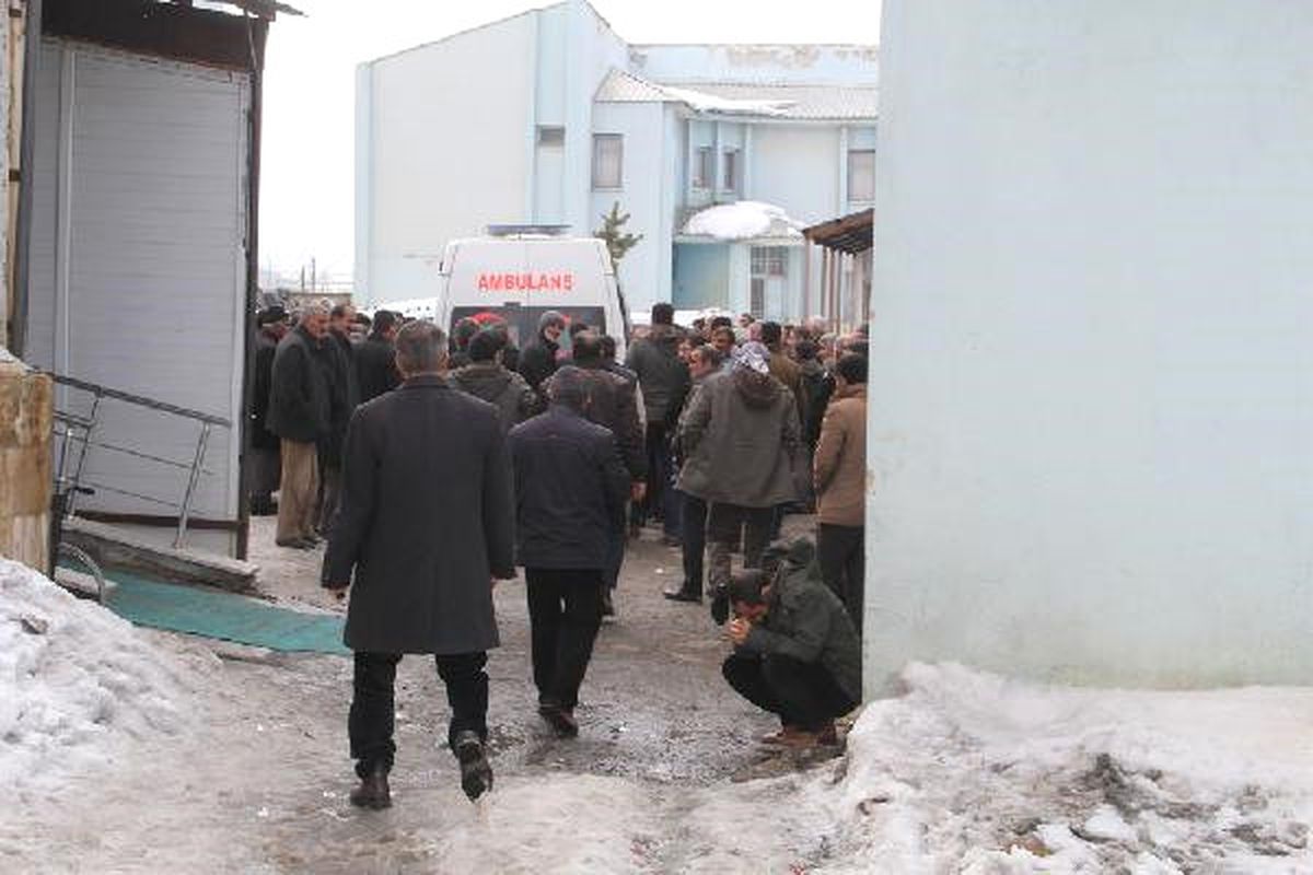Başkale\'de Trafik Kazası; 1 Öldü, 4 Yaralı