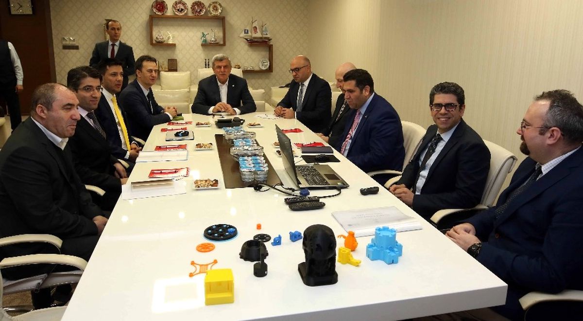 Sokak Ortasında Kavga Eden Çift Birbirini Bıçakladı
