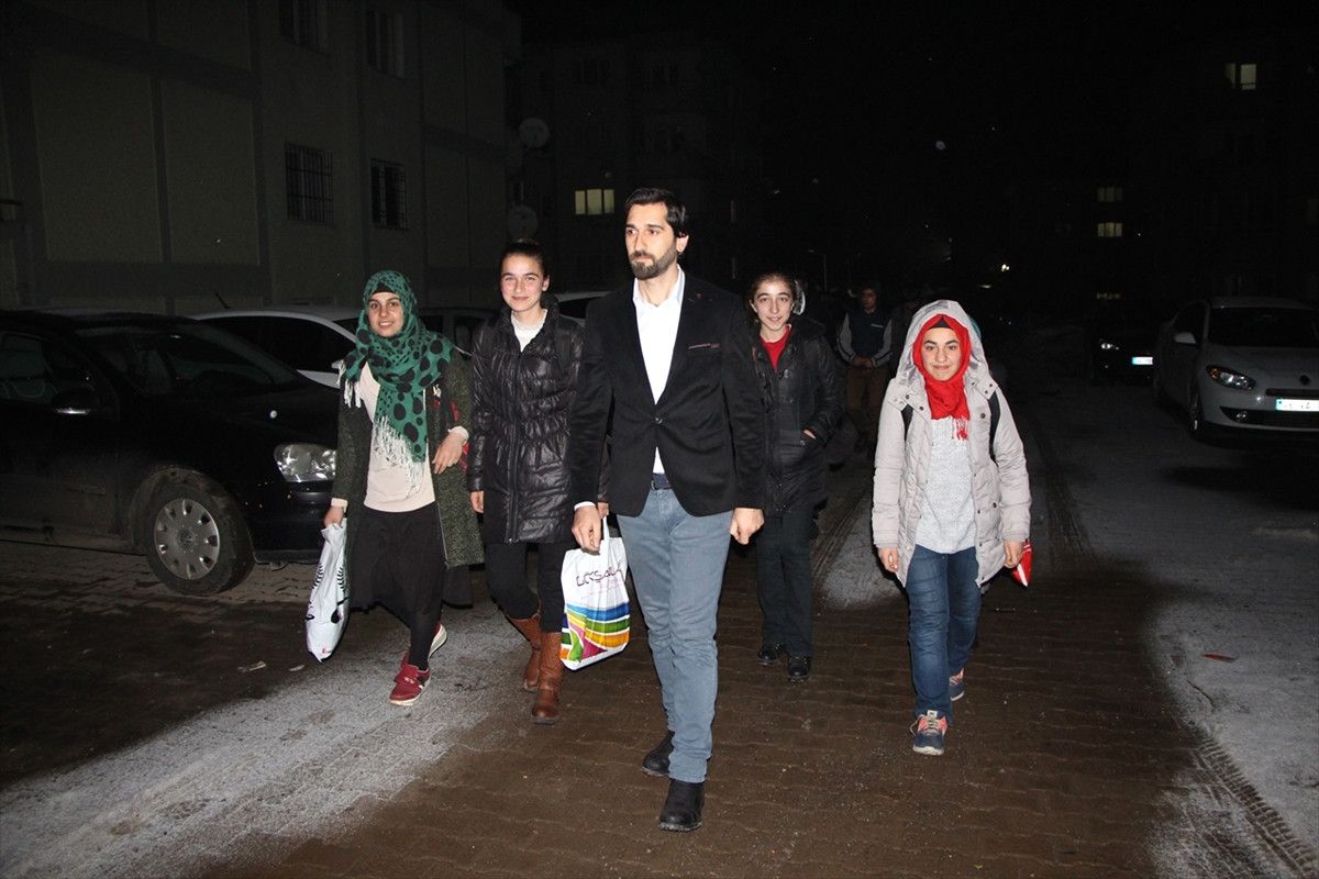 Eğitim Neferleri Evlerini Öğrencilerin Eğitimine Tahsis Etti