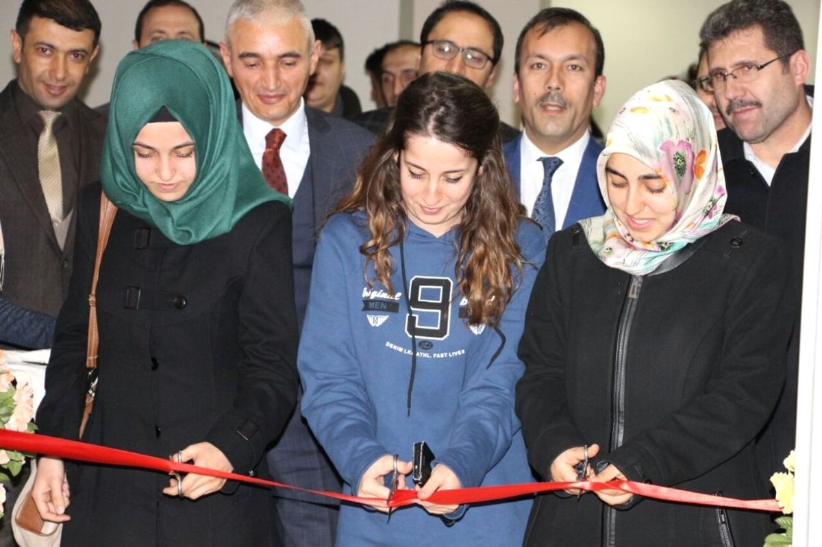 Sırbistan Parlamentosu, AB Temsilcisini Islıkladı