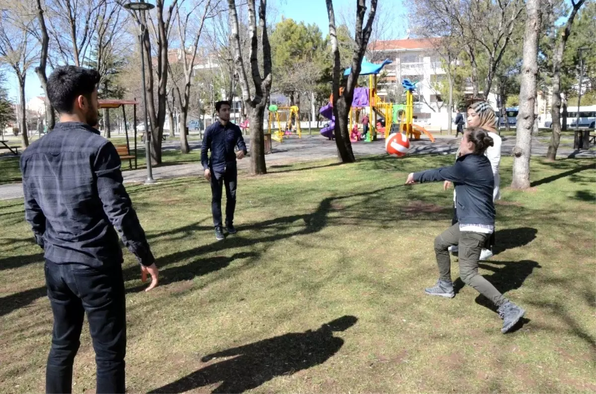 Güneşi Gören Eskişehirliler Sokağa Döküldü