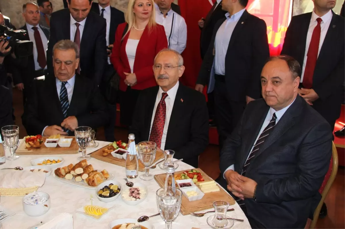 Kılıçdaroğlu Iş Dünyası ve Kulüp Yöneticileriyle Buluştu