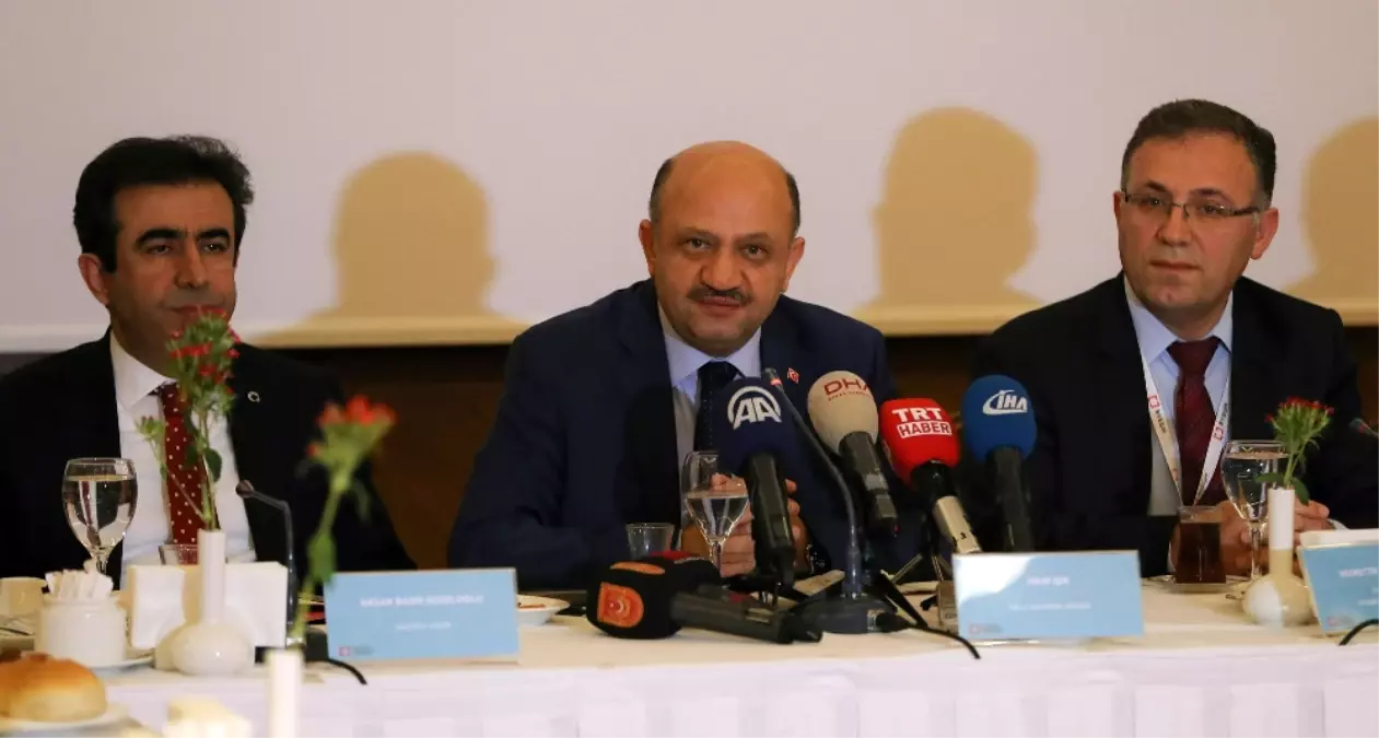 Pyd\'nin, Suriye\'deki Kürtleri Temsil Ettiği Büyük Bir Yalandır"