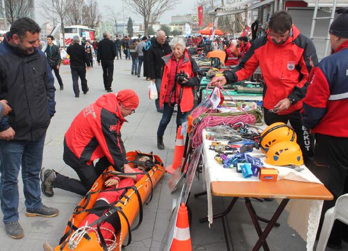 Sokakta, Deprem Eğitimi