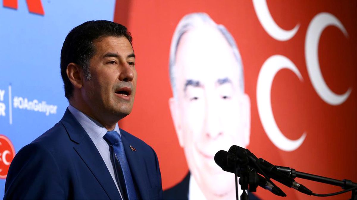 Sinan Oğan'a Bahçeşehir Üniversitesi'nde Saldırı!