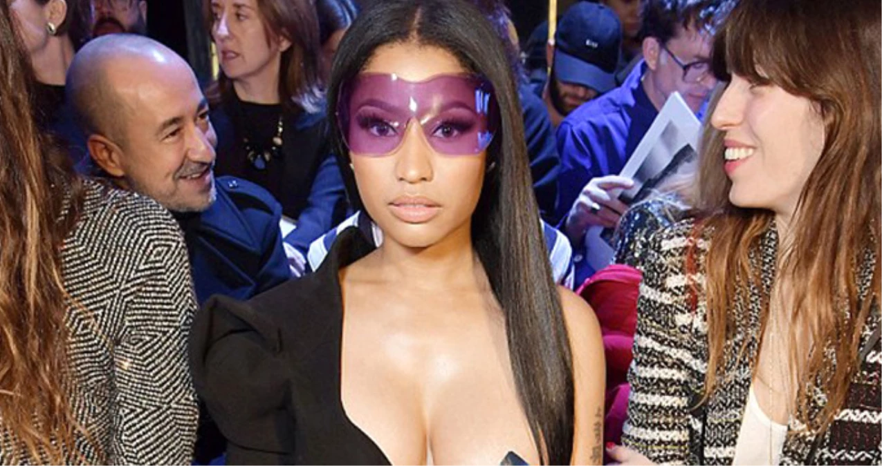 Ünlü Rap Yıldızı Nicki Minaj Göğsünü Açarak Etkinliğe Katıldı
