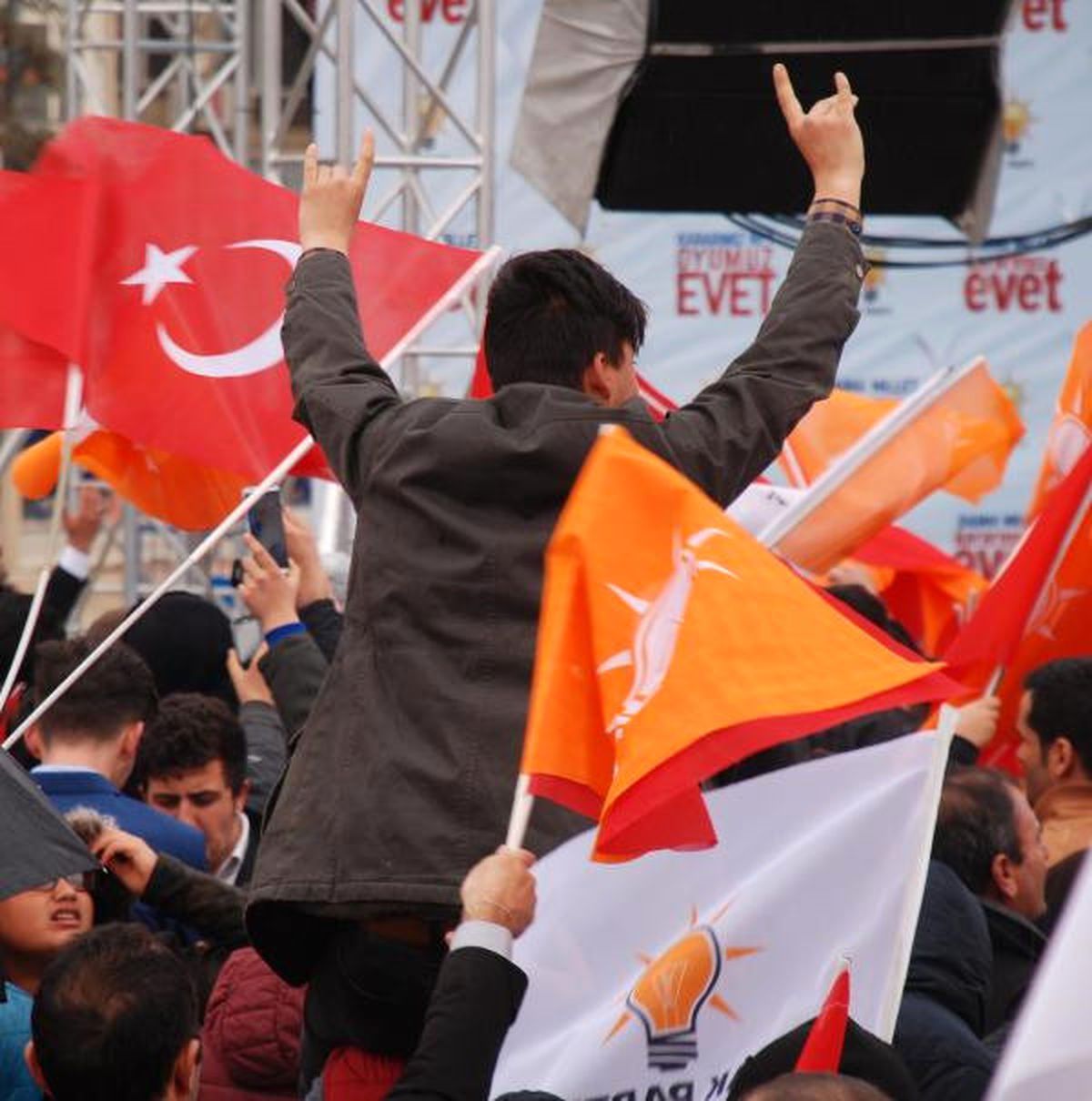 Yıldırım: Demokrasi Zaferi İçin, Diriliş İçin Gün Sayıyoruz