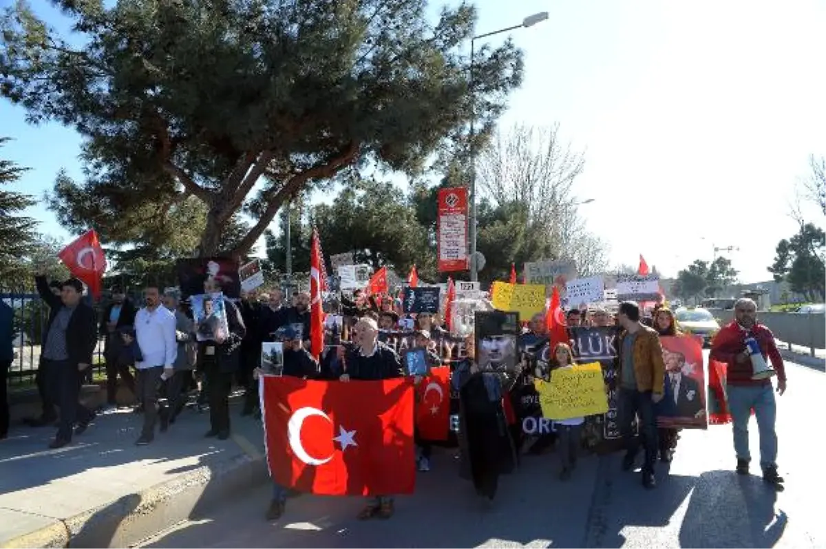 15 Temmuz Darbe Girişimi" Davalarından Tutuklu Askeri Öğrencilerin Ailelerinden Harp Okulu Önünde...