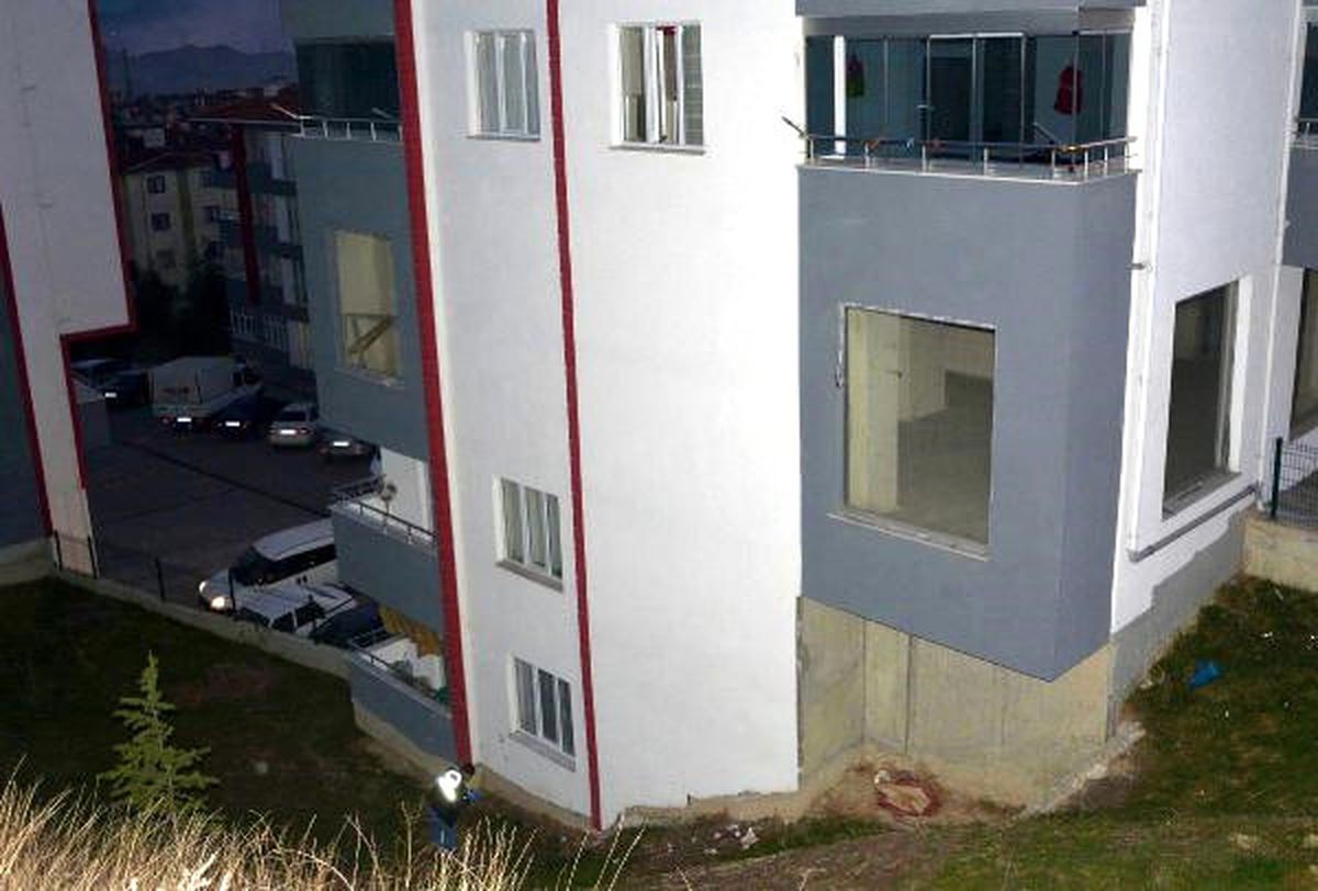5 Günlük Evli Kadın, Eşiyle Tartışınca 4\'üncü Kattan Atladı