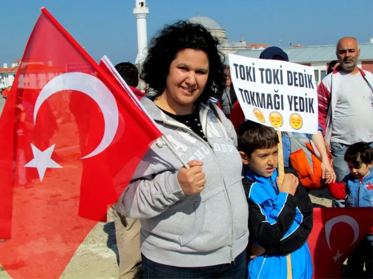 Çeşme\'de TOKİ Hak Sahiplerinden Fahiş Fiyatlara Tepki