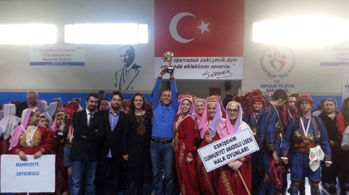 Cumhuriyet Anadolu Lisesi Halk Oyunları Ekibi Yine Birinci