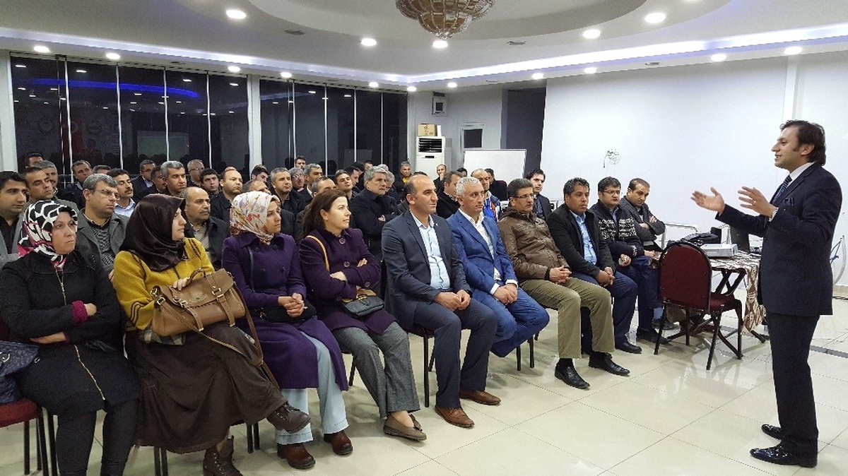 Eğitim Bir-Sen\'den \'Yenilenen Yenilmez\' Semineri