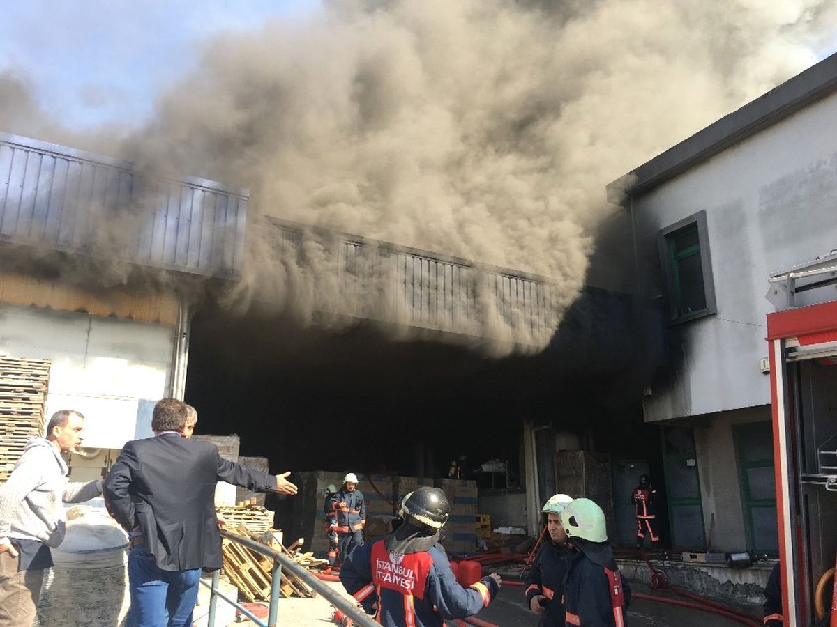 Esenyurt\'ta Fabrika Yangını